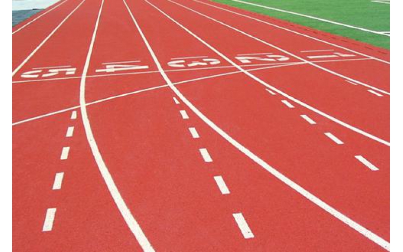 透气型跑道的施工工艺复杂吗？